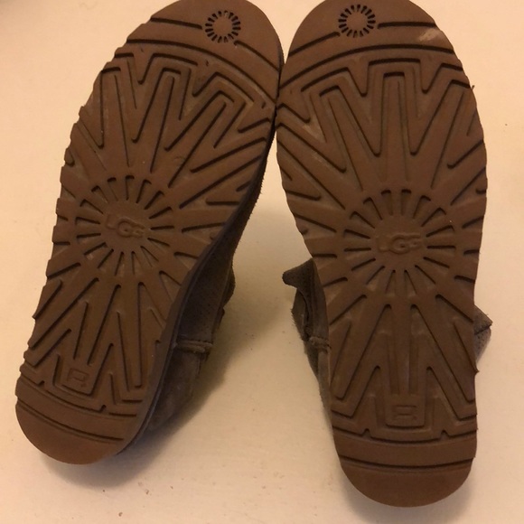 UGG Classic ULD Mini Boots in EUC - Picture 5 of 5